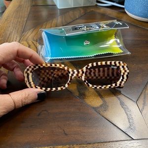 Quay So Serious sunglasses
